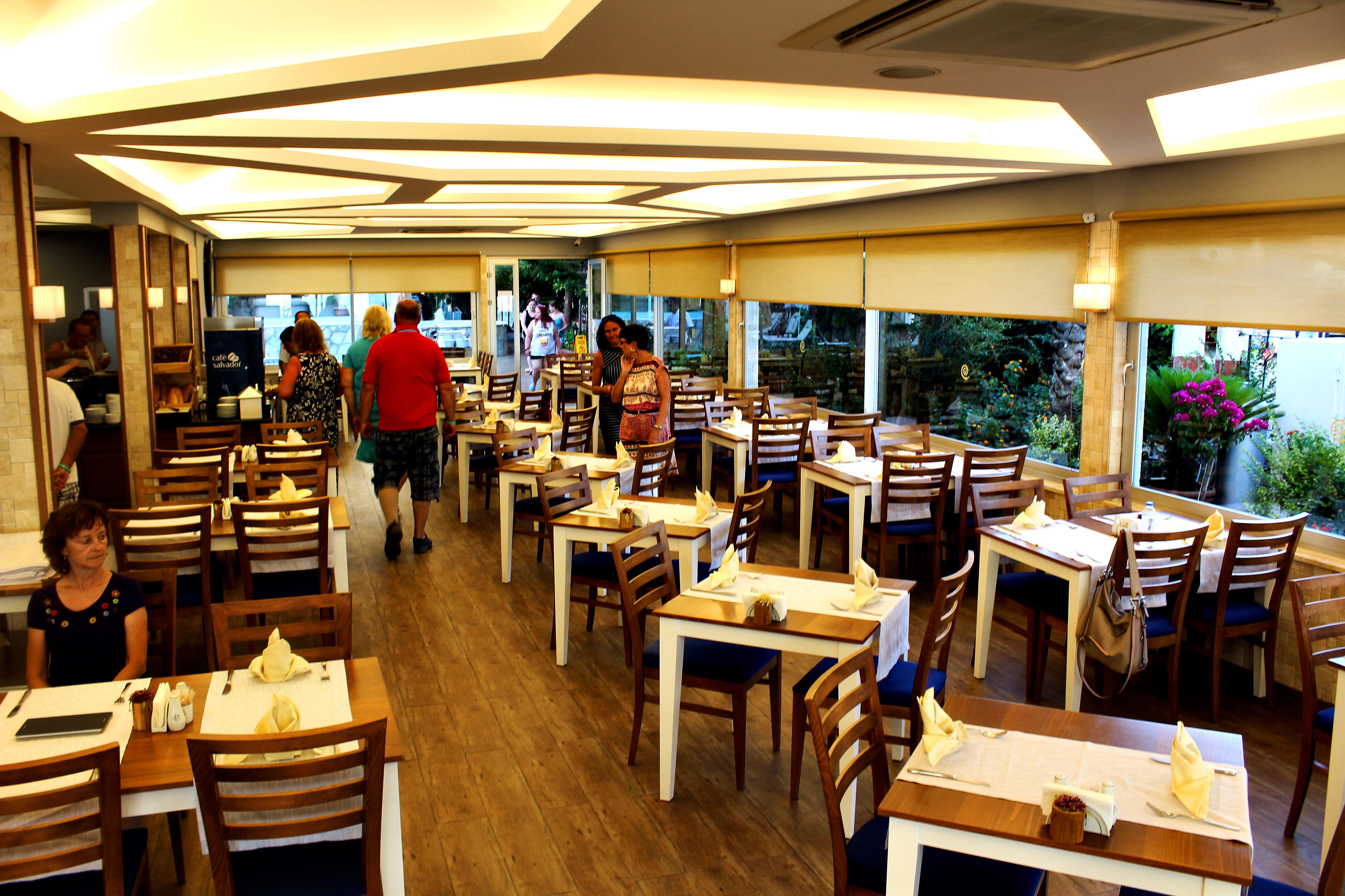 Sun Beach Hotel Side Exterior foto